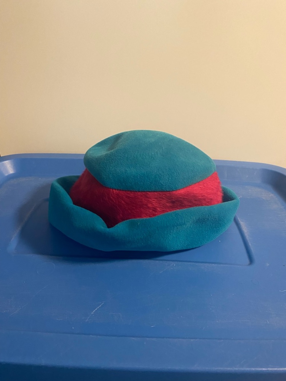 🌷Kids Teal and Red Felt Hat - Vibrant Colorful Accessory